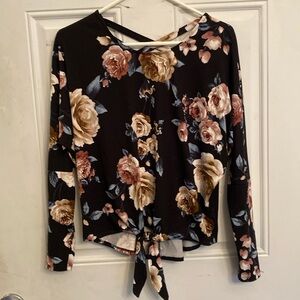 NWOT Woman’s size Small Floral Blouse